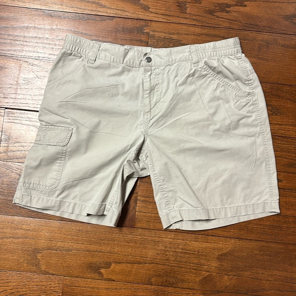 Ladies Columbia Sportswear Khaki Shorts Size Large